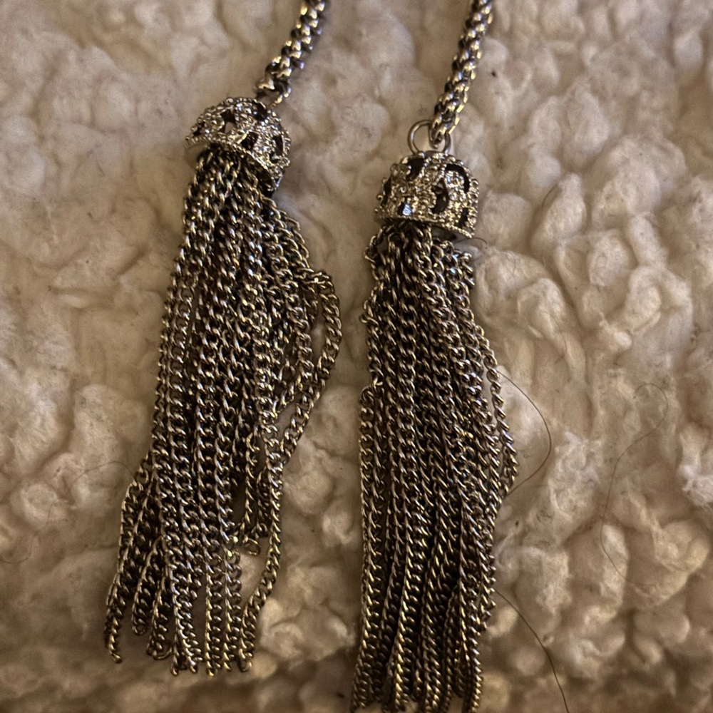 Elegant Silver Lariat Necklace with Tassels - Picture 2 of 4